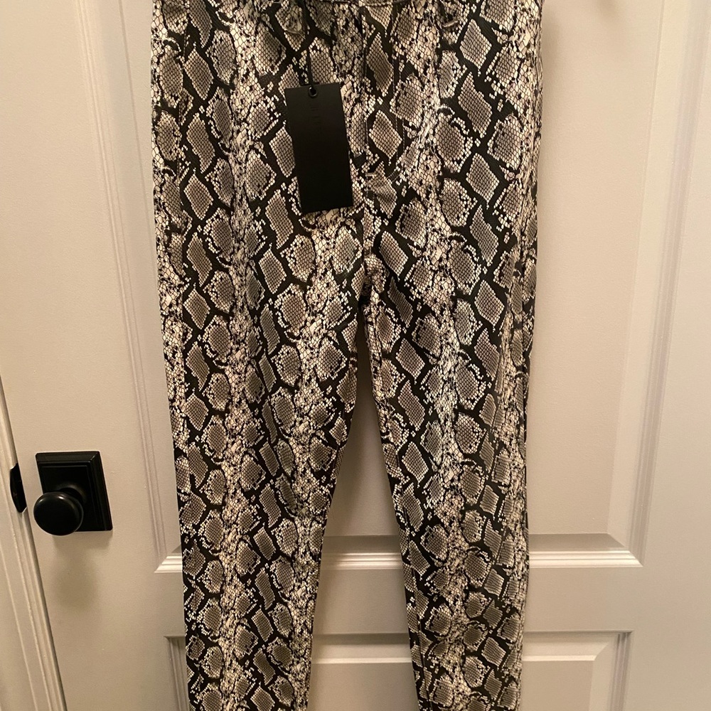 NWT Kendall + Kylie Skyscraper faux leather snakeskin pants size 28